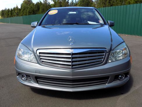 Used 2011 Mercedes-Benz C 300 Luxury image 2