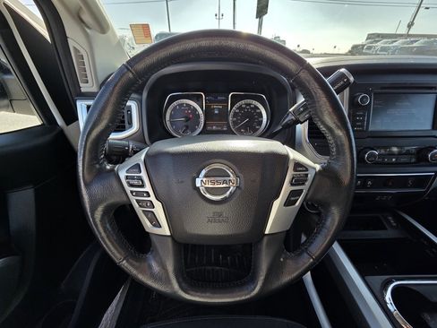 Used 2019 Nissan Titan SV w/ SV Convenience Package image 14