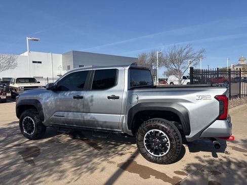 Certified 2025 Toyota Tacoma TRD Off-Road image 8