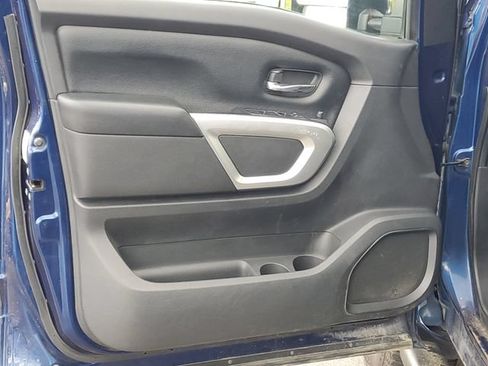 Used 2017 Nissan Titan SV AWD/4WD image 10