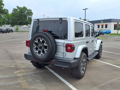 Used 2024 Jeep Wrangler Unlimited Sahara w/ Technology Group AWD/4WD image 4
