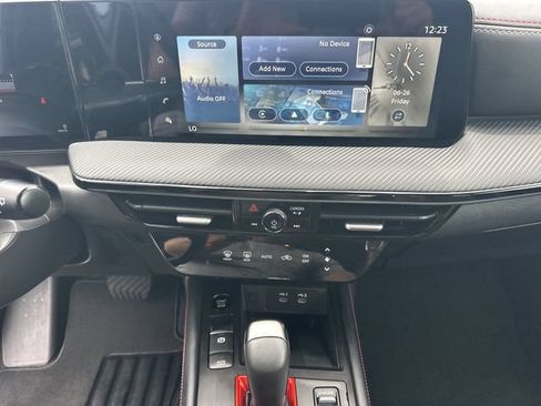 Certified 2025 Nissan Kicks SR FWD image 19