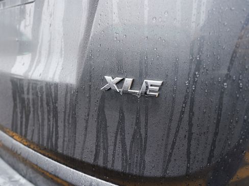 Used 2018 Toyota RAV4 XLE image 11