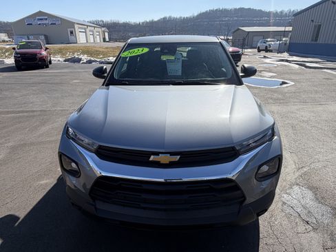 Used 2023 Chevrolet TrailBlazer LS image 2
