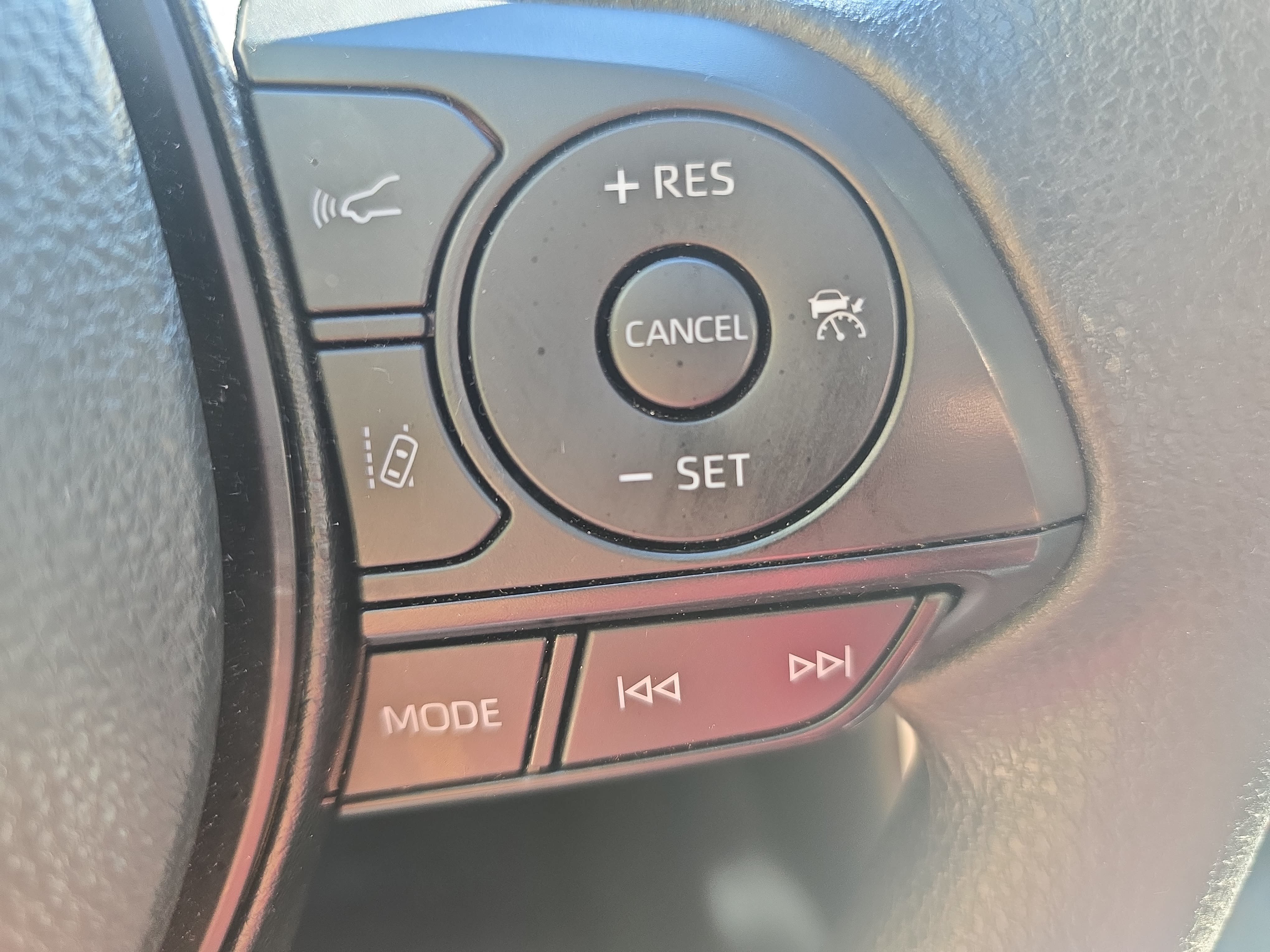 Used 2025 Toyota RAV4 XLE FWD image 17
