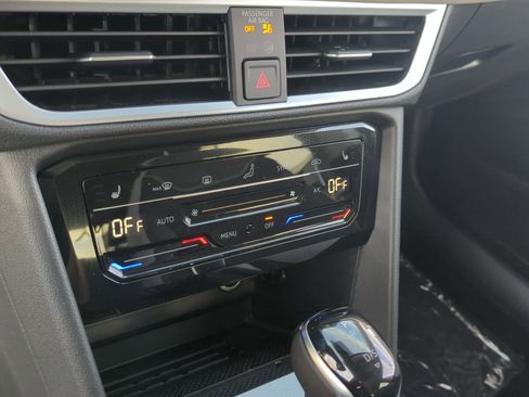 New 2026 Volkswagen Taos SE image 12