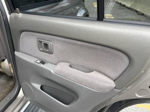 Used 2002 Toyota 4Runner SR5 AWD/4WD image 16
