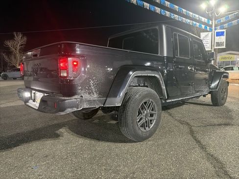 Used 2024 Jeep Gladiator Sport image 4