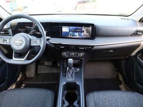 Used 2025 Nissan Kicks SV AWD/4WD image 21