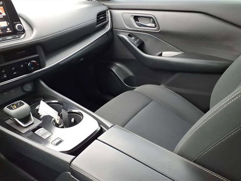 Used 2025 Nissan Rogue S image 12