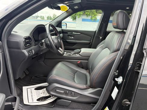 Certified 2024 Honda Pilot TrailSport image 17