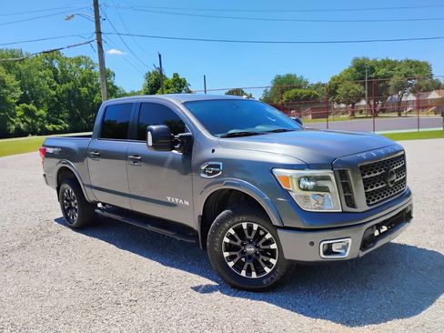 Used 2017 Nissan Titan PRO-4X w/ Pro-4x Convenience Package AWD/4WD image 1
