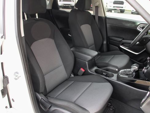 Used 2023 Kia Soul S image 34