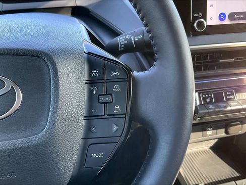 Certified 2026 Toyota Prius XLE FWD image 24