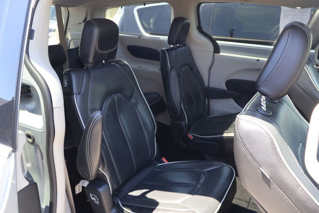 Used 2023 Chrysler Pacifica Limited FWD image 18