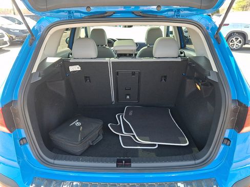 Used 2023 Volkswagen Taos SE w/ Panoramic Sunroof Package image 18
