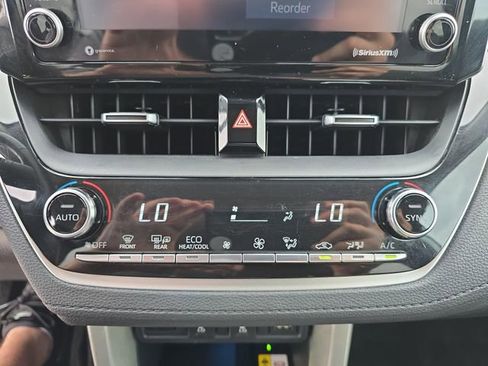 Used 2022 Toyota Corolla Cross XLE image 23