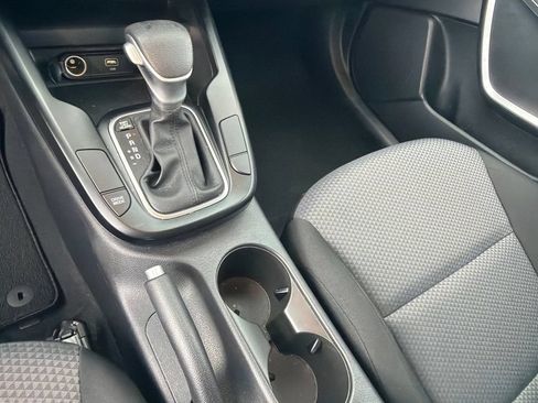 Used 2025 Kia Soul LX w/ LX Technology Package FWD image 30