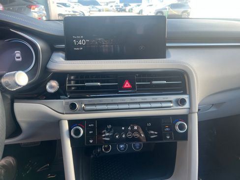 Used 2025 Genesis G70 2.5T image 18