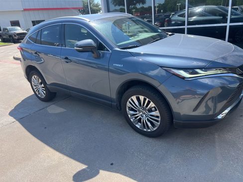Used 2021 Toyota Venza XLE AWD/4WD image 4