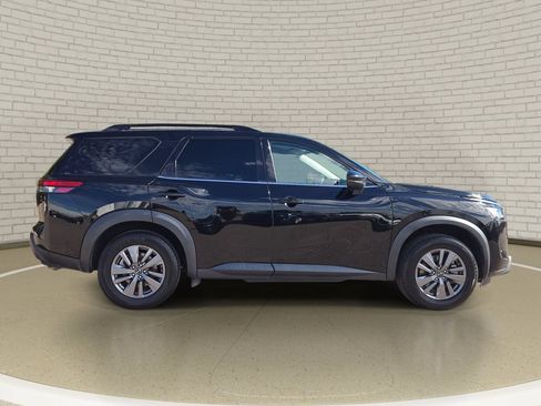 Certified 2024 Nissan Pathfinder SV FWD image 4