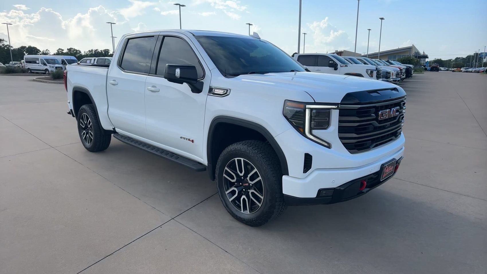 Used 2025 GMC Sierra 1500 AT4 w/ AT4 Premium Package AWD/4WD image 3