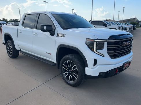 Used 2025 GMC Sierra 1500 AT4 w/ AT4 Premium Package AWD/4WD image 3