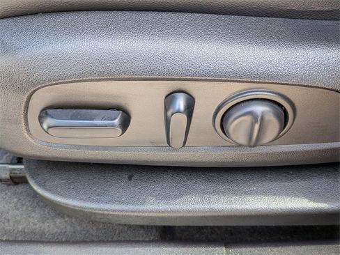 Used 2022 Chevrolet Equinox RS w/ RS Leather Package image 18