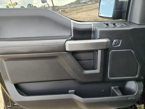 Used 2018 Ford F150 Platinum w/ Equipment Group 701A Luxury image 12