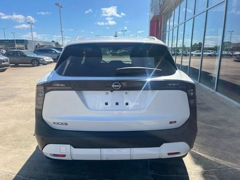 Used 2025 Nissan Kicks SR FWD image 3