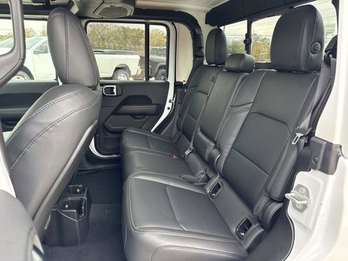 New 2025 Jeep Gladiator Sport image 27