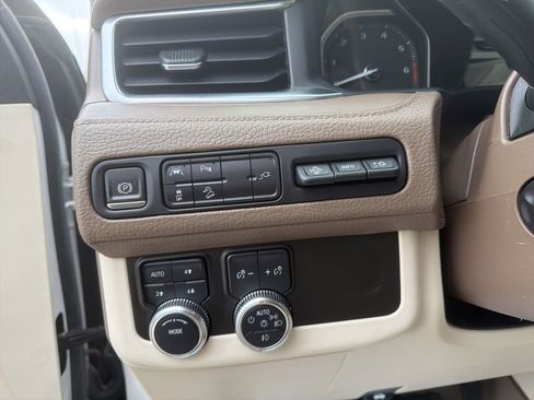 Used 2021 GMC Yukon XL Denali image 16