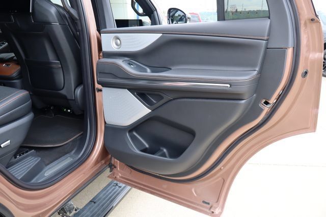 Used 2025 Lincoln Navigator Black Label AWD/4WD image 36