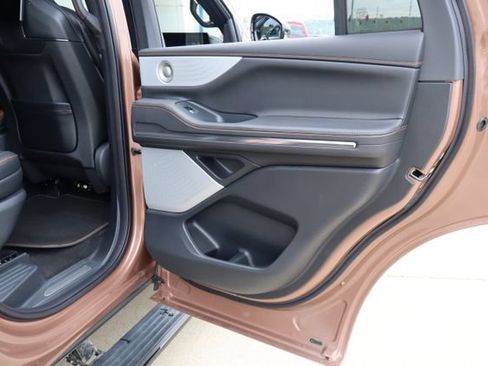 Used 2025 Lincoln Navigator Black Label AWD/4WD image 36