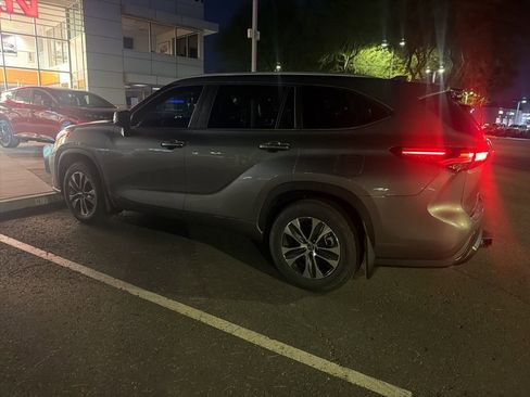 Used 2025 Toyota Highlander XLE image 5