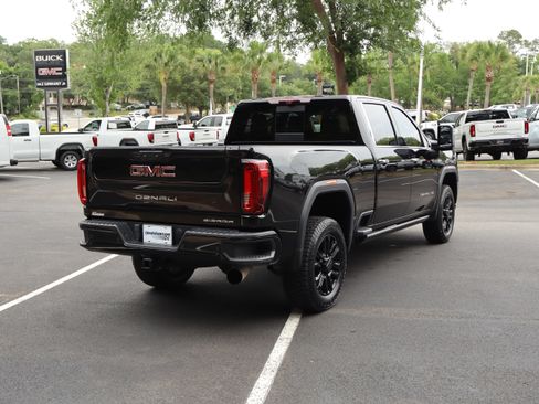 Used 2022 GMC Sierra 3500 Denali w/ Denali Black Diamond Edition AWD/4WD image 9