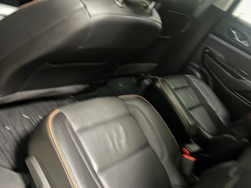 Used 2022 GMC Acadia AT4 w/ Technology Package AWD/4WD image 16