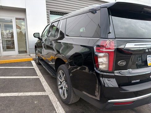 Used 2022 Chevrolet Suburban LT AWD/4WD image 7