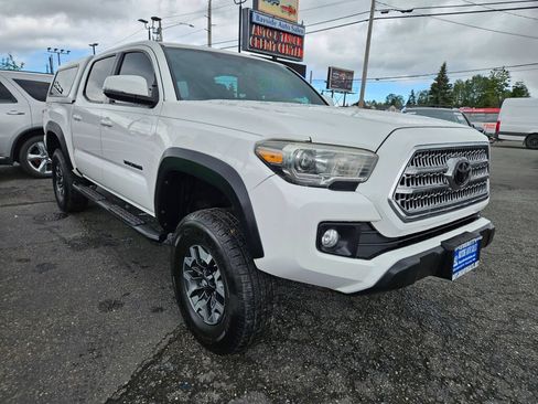 Used 2017 Toyota Tacoma TRD Off-Road w/ Tow Package RWD image 6
