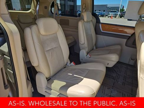 Used 2008 Chrysler Town & Country Limited w/ Entertainment Group #3 FWD image 34