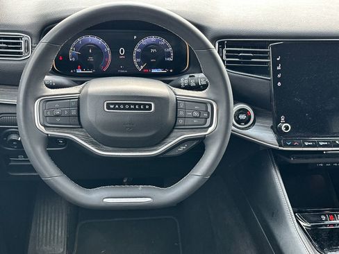 Used 2024 Jeep Wagoneer Series II w/ Flexible Seating Group image 23