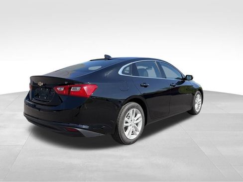 Used 2017 Chevrolet Malibu LT FWD image 16