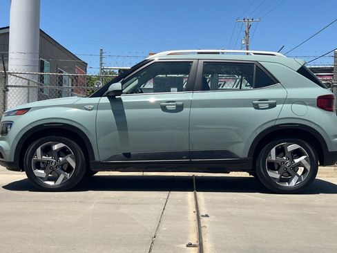 Used 2025 Hyundai Venue SEL FWD image 8