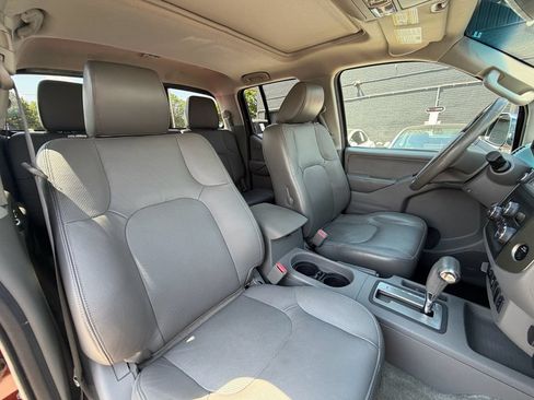 Used 2016 Nissan Frontier SL w/ Moonroof Package AWD/4WD image 23