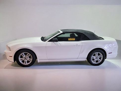 Used 2013 Ford Mustang Convertible image 10