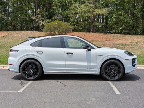 Certified 2026 Porsche Cayenne E-Hybrid Coupe AWD/4WD image 33