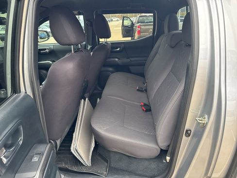 Used 2016 Toyota Tacoma TRD Off-Road image 14