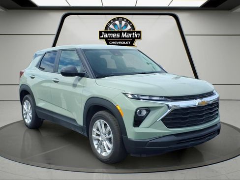 Certified 2025 Chevrolet TrailBlazer LS w/ LS Convenience Package FWD image 3