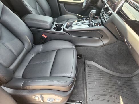 Used 2023 Porsche Macan AWD/4WD image 14