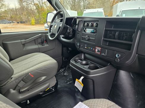 New 2025 Chevrolet Express 2500 w/ Enhanced Convenience Package image 5